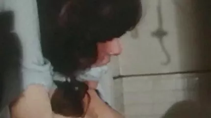 Lesbisk porr videor av Tonåring svensk porr video flickvänner slickar fitta i sängen