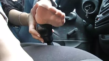 På köpcentret, en gratis video porr befriad blond ger en avsugning