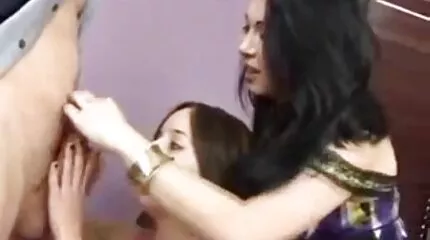 Nunnan var så sugen på kuk att hon bestämde sig för porr äldre att synda lite