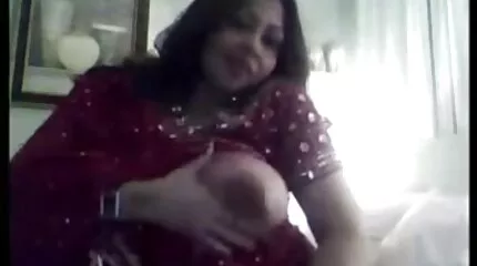 För ett bra betyg på tentamen nennefriisk porr sög skolflickan läraren