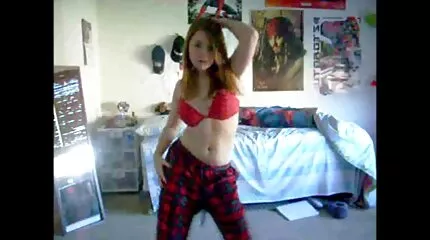 Planterade porr videor i fittan av en vän så djupt att hon omedelbart cum