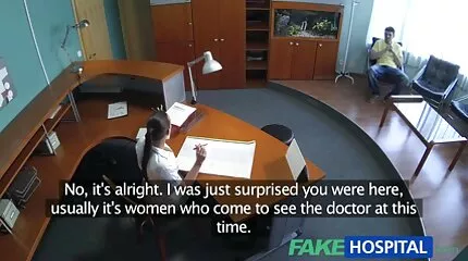 Aptitretande flicka tog av hennes svensk onlyfans porr trosor och onanerar hennes fitta