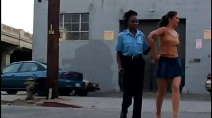 Distraherade flickan från schackspelet och för detta fick hon en avsugning porn svenska