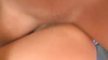 Red-haired tik med en snygg rumpa behagar en svart fitta porn man i ett femstjärnigt hotell