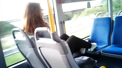 Tattooed MILF flitigt suger 30cm free hd porr black cock