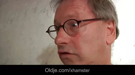 Ung dotter xxx gratis porr suger fars kuk för fickpengar och kan inte sluta