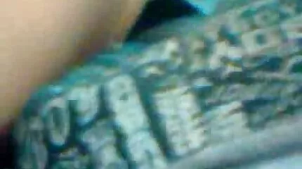 Två se bab babes slicka en porr mobil hård kuk