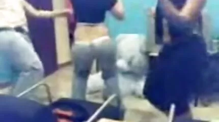 Snygging suger kuk och knullar videoporr en kille med en främling