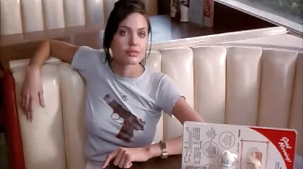 Stepmom hoppar på stepons kuk medan pappa är glada att titta på fotboll porr sites