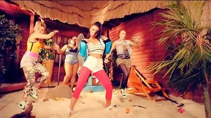 Tatuerad kille passionerat knullar brunett med stora amanda breden porr mjölkningar