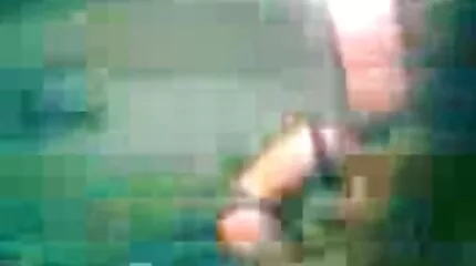 Thug bröt porrvideo svensk sig in i huset och knullade värdinnan rätt i halsen