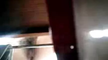 Skinn Ragazza flicka på gym bollen förförd av svensk porn video en man