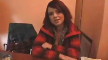 Petite Brunett gav sin gratis erotisk video pojkvän slicka hennes fitta