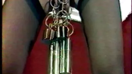 Killen gör flickan suga kuk efter kaffe till cum nennefriisk porr