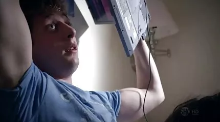 Han kom till grannies porr grannen för att låna pengar och kom över hans boner